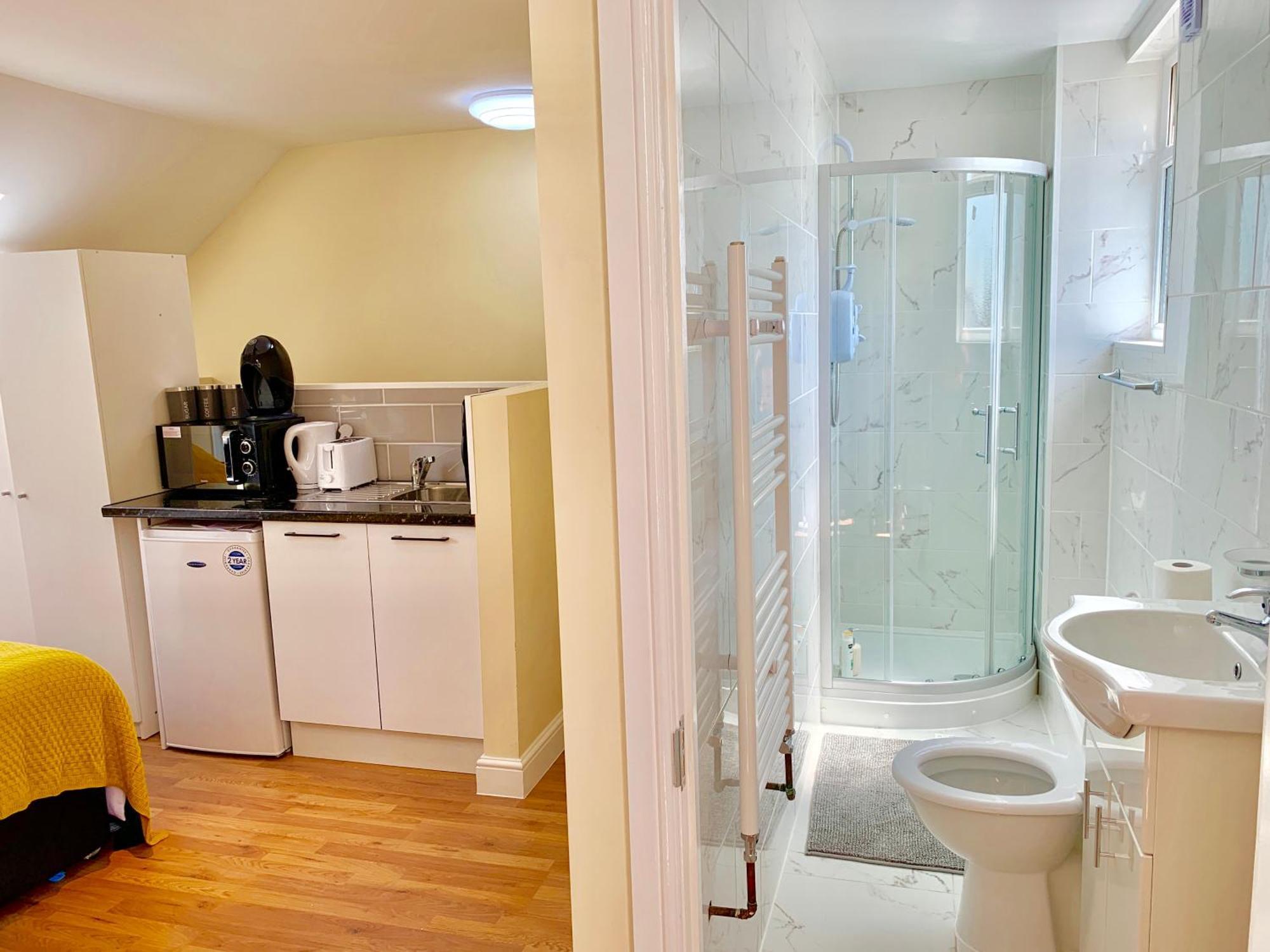 London Studio Apartments, Private Bathroom, Kitchenette, Parking, Np7 Екстериор снимка